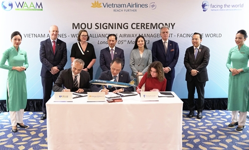 Vietnam Airlines đồng hành cùng Facing The World và The World Alliance of Airway Management hỗ trợ trẻ em dị tật sọ mặt